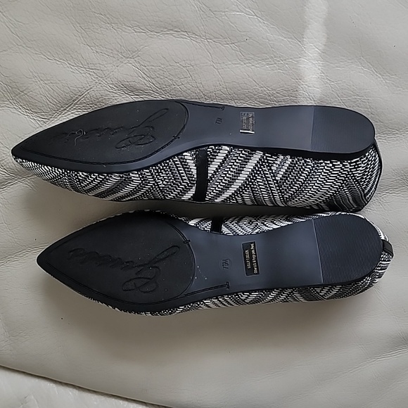 Guess Black and White Pumps - Picture 4 of 6